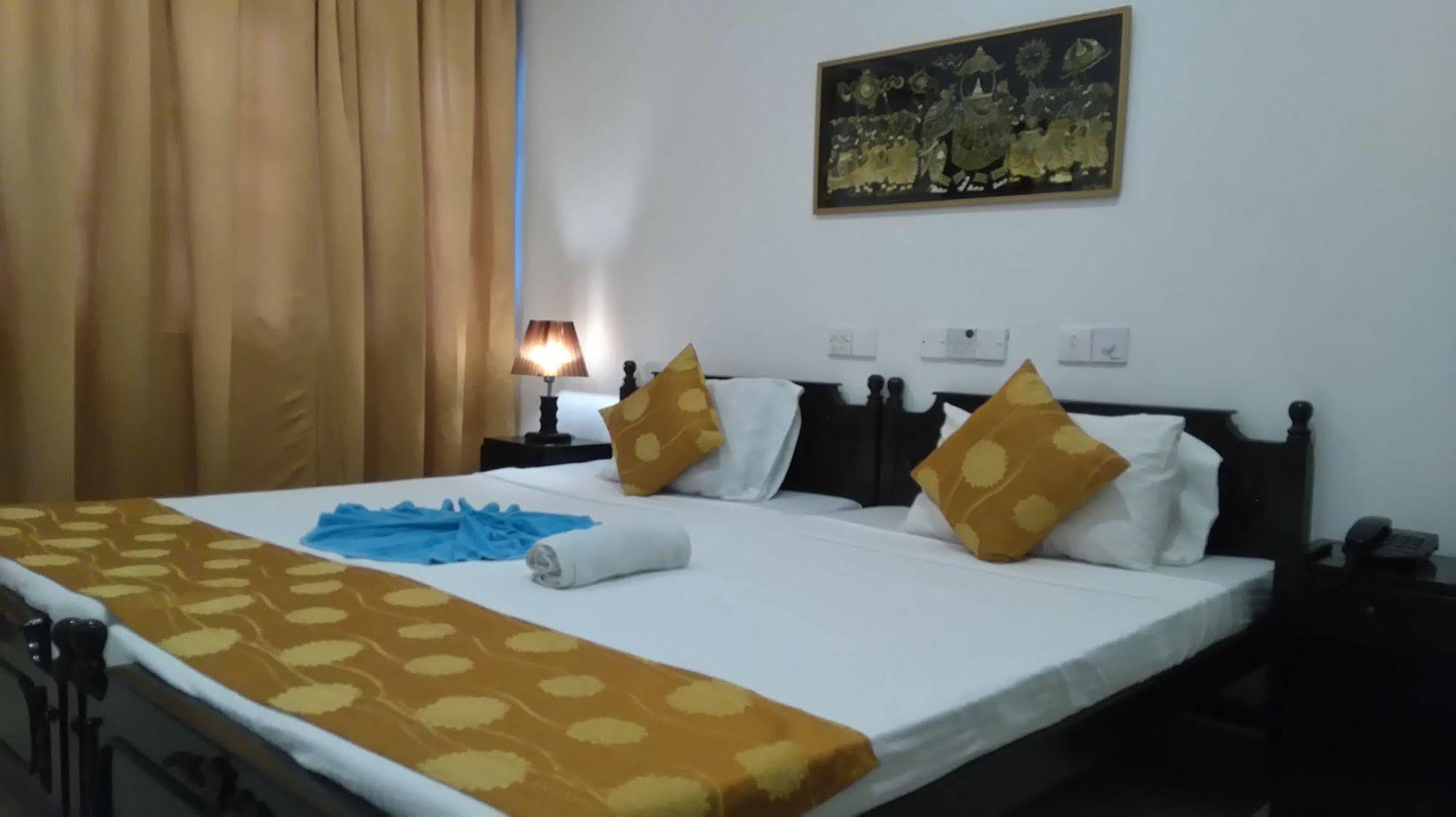 Beverly Hills Hotel Dehiwala-Mount Lavinia Екстериор снимка